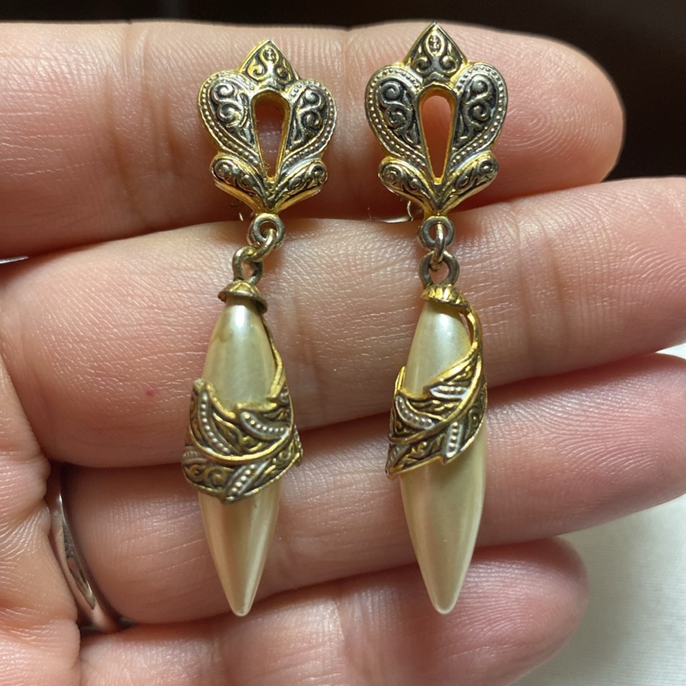 VTG SPANISH Damascene Enamel Black Gold Tone TearDrop Pearl Dangle CLIP EARRINGS
